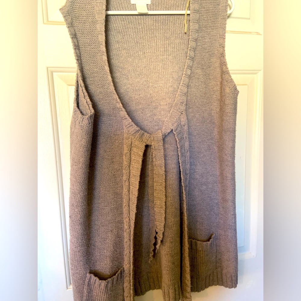 Maurice’s size 1 Grey sweater vest.
